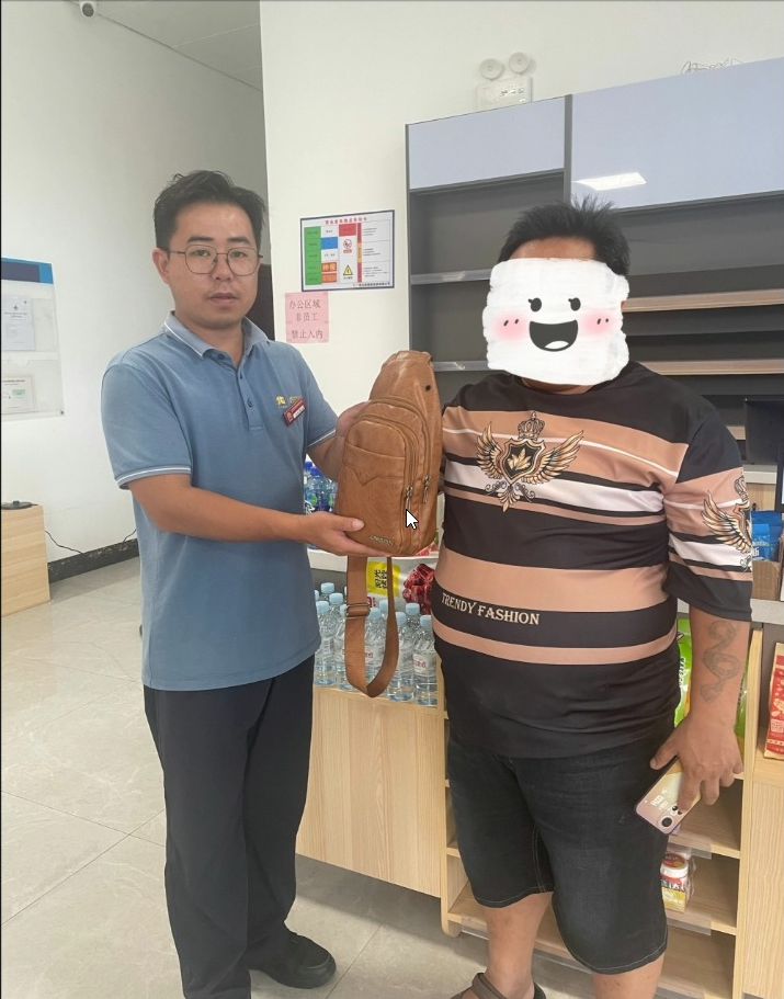 拾金不昧人心暖 夏日旅途清风扬