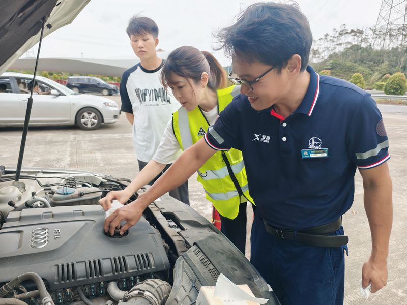 【能源先锋】温情服务相伴   安全一路同行——北投沿海石化公司党员先锋暖心善举添彩加油站